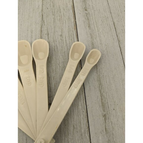 Tailor Made Almond 6 Piece Measuring Spoons 1/8 tsp-1 Tblsp - Picture 2 of 5